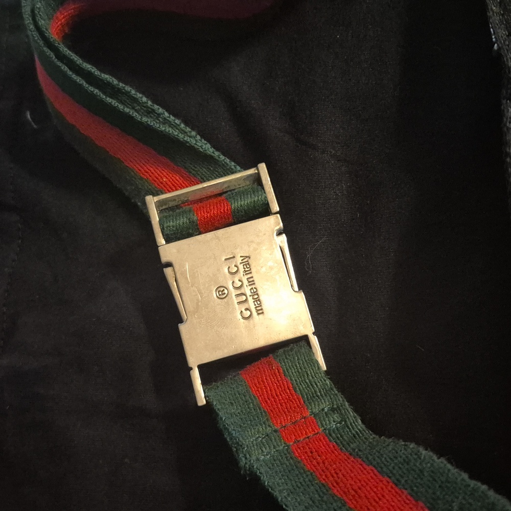 Authentic--Gucci Black Belt Bag with Green and Red Strap - Picture 9 of 12